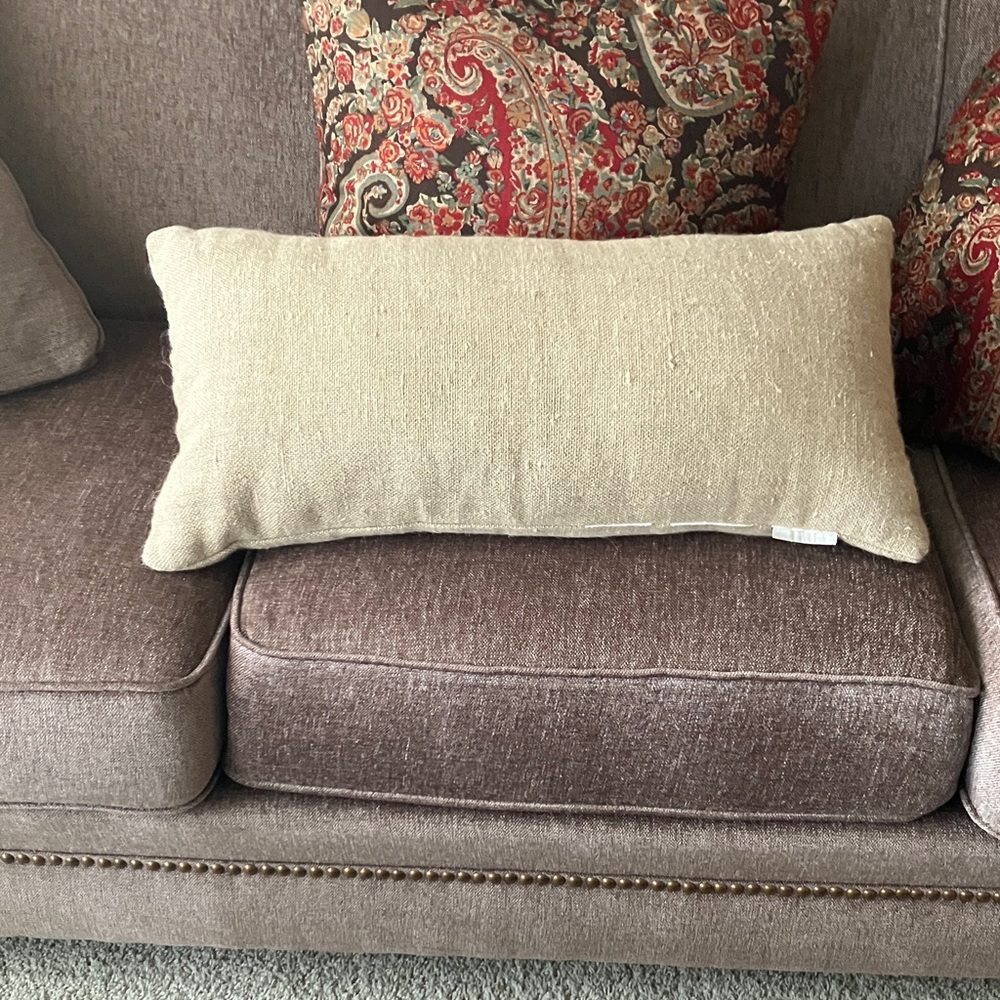 Pottery Barn Nest Burlap Pillow Excellent Condition! - Picture 3 of 5